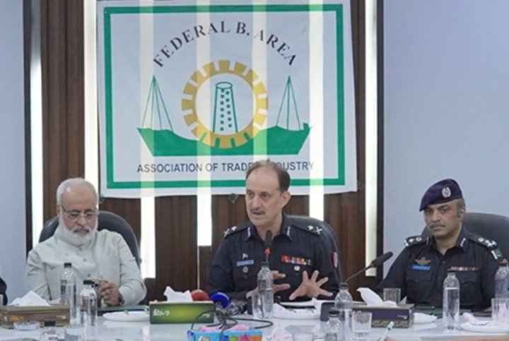 Mass transit gap choking Karachi traffic, says Karachi Police Chief
