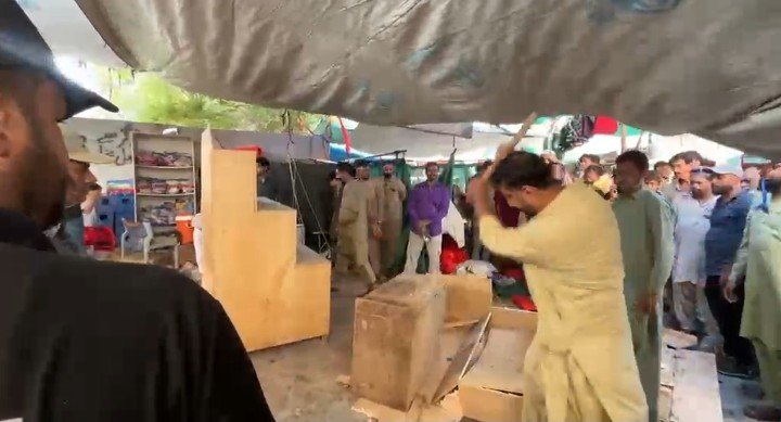Commissioner Karachi Orders Continued Crackdown on Encroachments, Profiteers