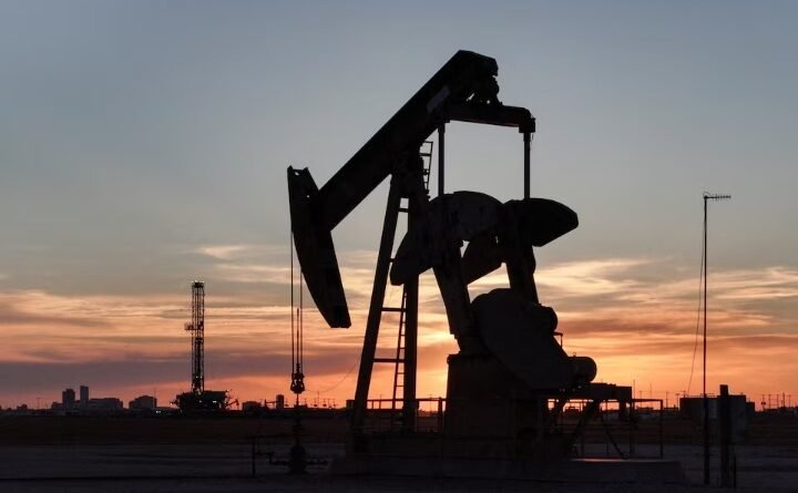 Oil Prices Climb as Iran Deploys New Tactics in Strait of Hormuz